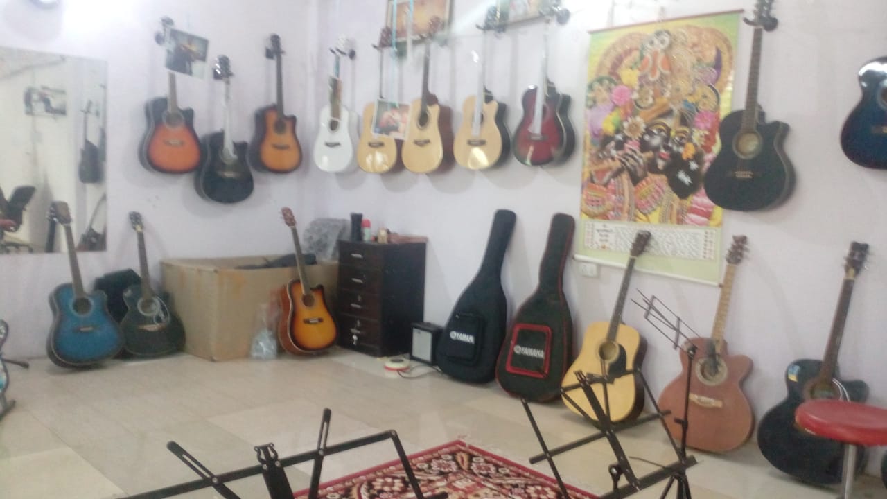 musical-instruments-retailer