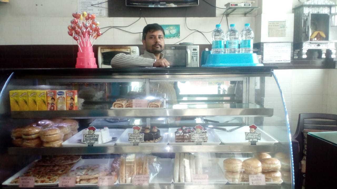 EATING HUB